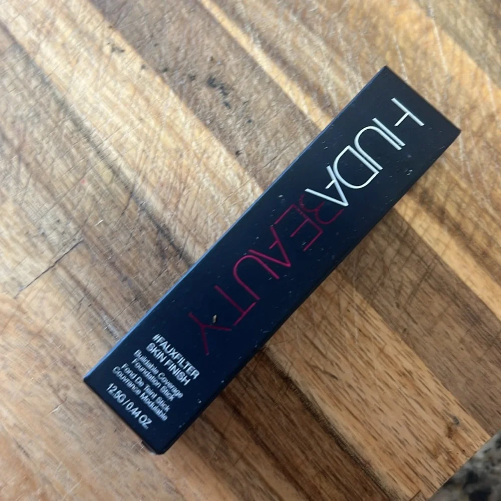⚡️💕HUDA BEAUTY Foundation Stick Creme Brûlée
